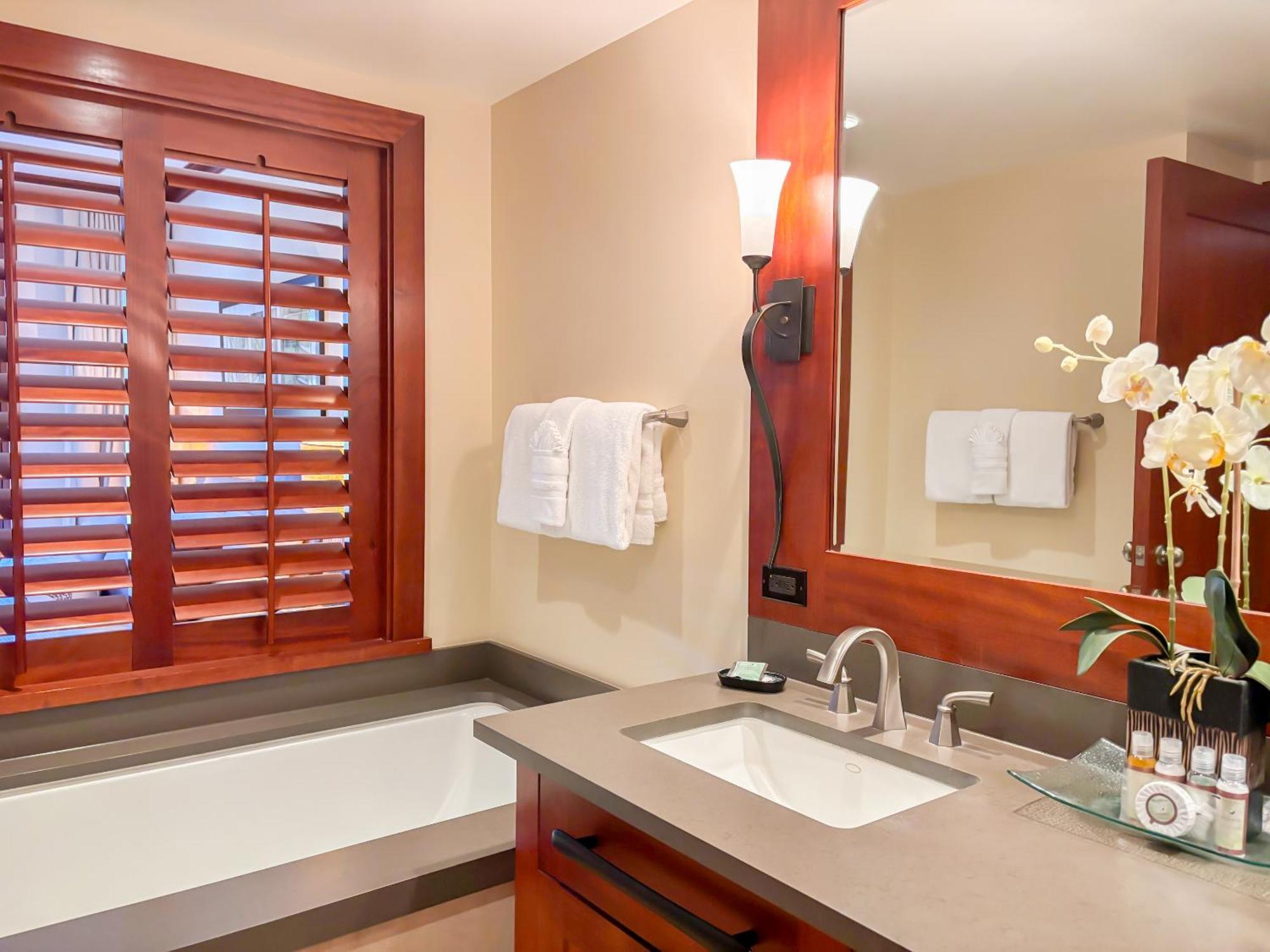 Ko Olina Beach Villas B304 - 3Br Luxury Condo With Stunning Ocean View & 2 Free Parking カポレイ エクステリア 写真